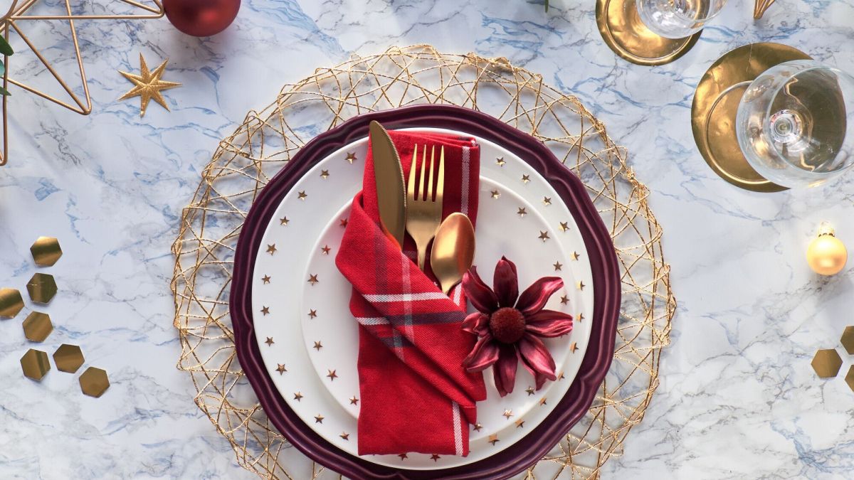 Cinq pliages de serviettes pour une table festive