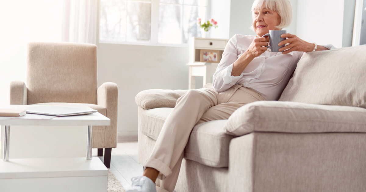 Comment redonner vie à votre canapé : astuces de nettoyage