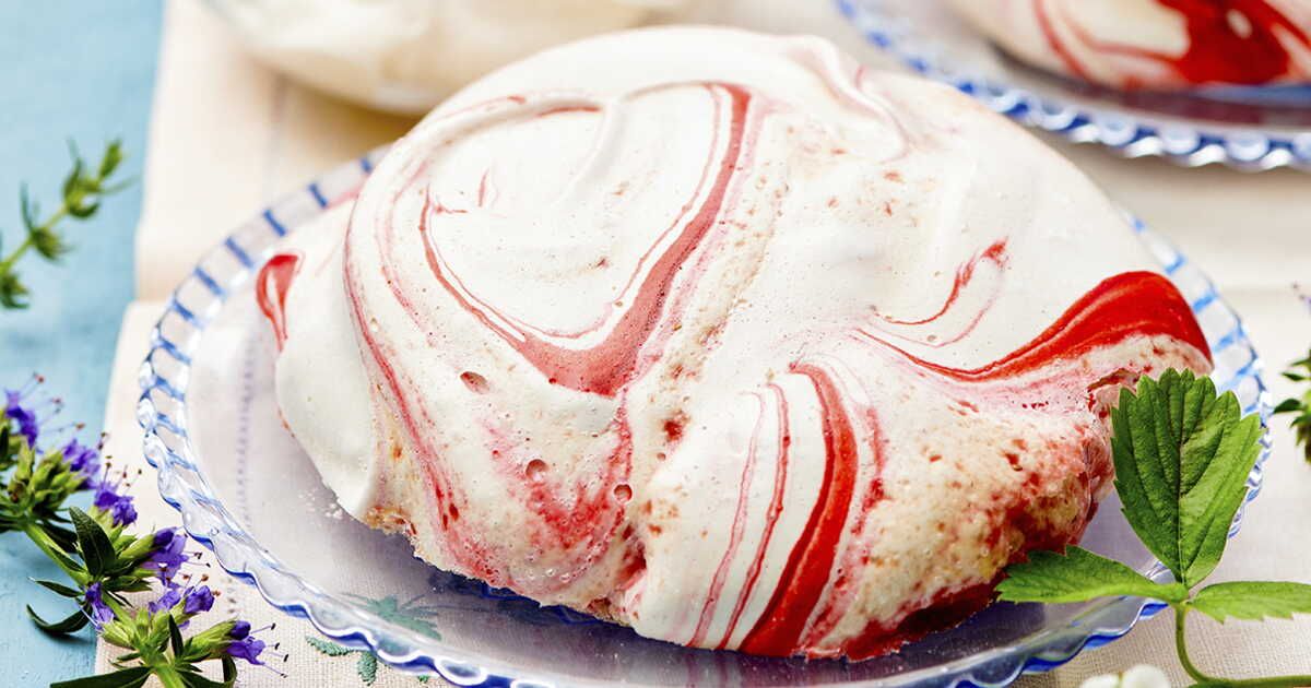 La recette facile de la meringue à la fraise en 7 étapes
