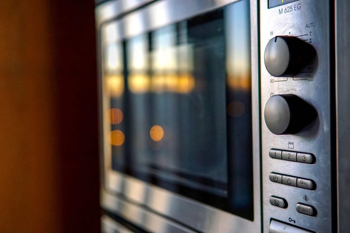 Réussir la cuisson au micro-ondes : astuces et conseils