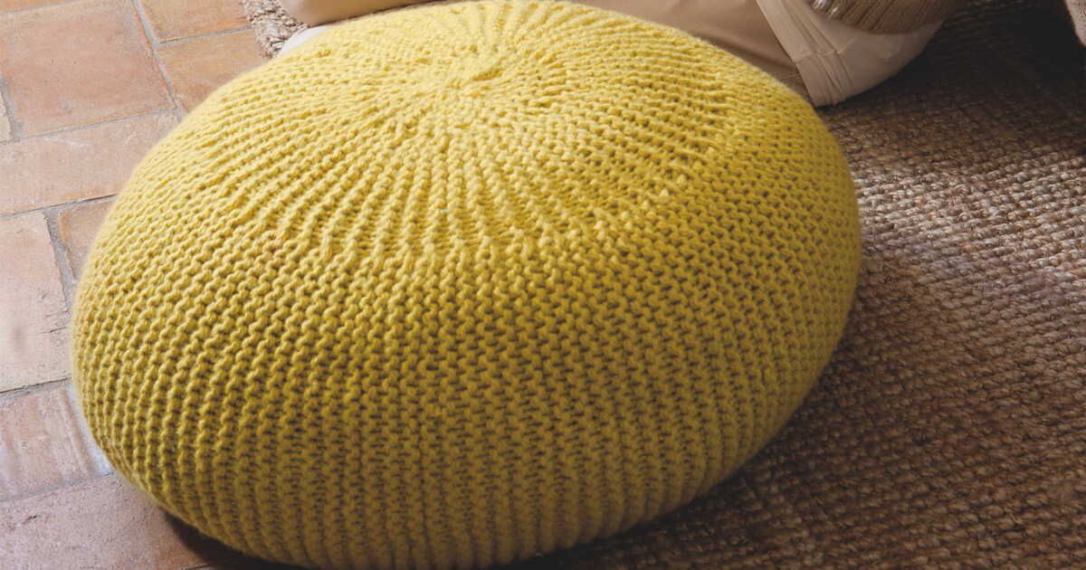 Le pouf à tricoter, un accessoire tendance