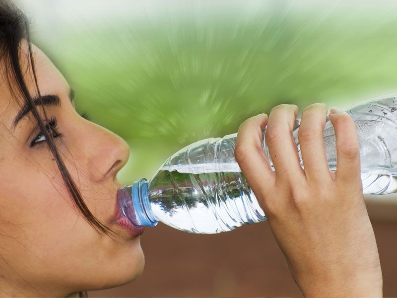 Déjouer les mythes sur l'eau : vérité ou fiction ?