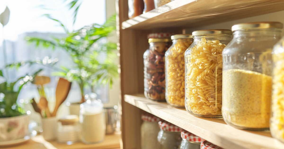 Optimisez votre garde-manger : conseils pratiques pour un espace sain