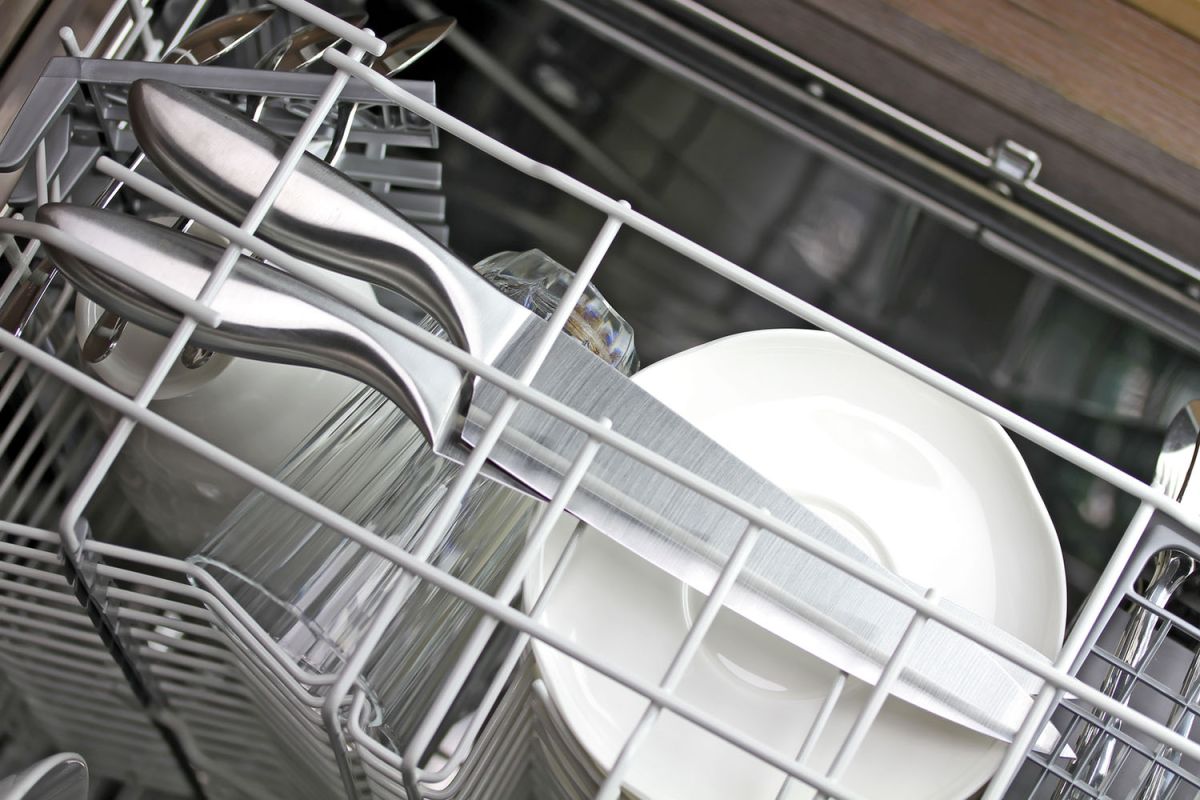 Laver ses couteaux au lave-vaisselle : un faux pas à éviter selon Norbert Tarayre