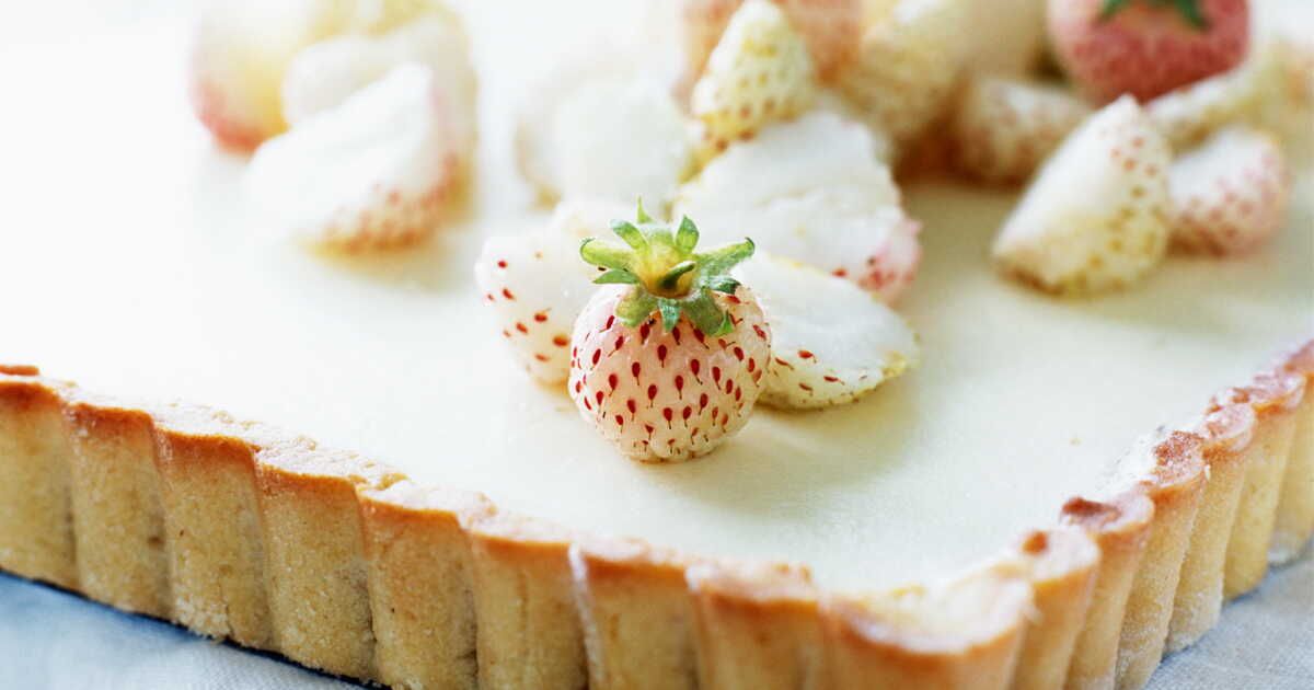 La douceur estivale : tarte au chocolat blanc aux fraises et ananas