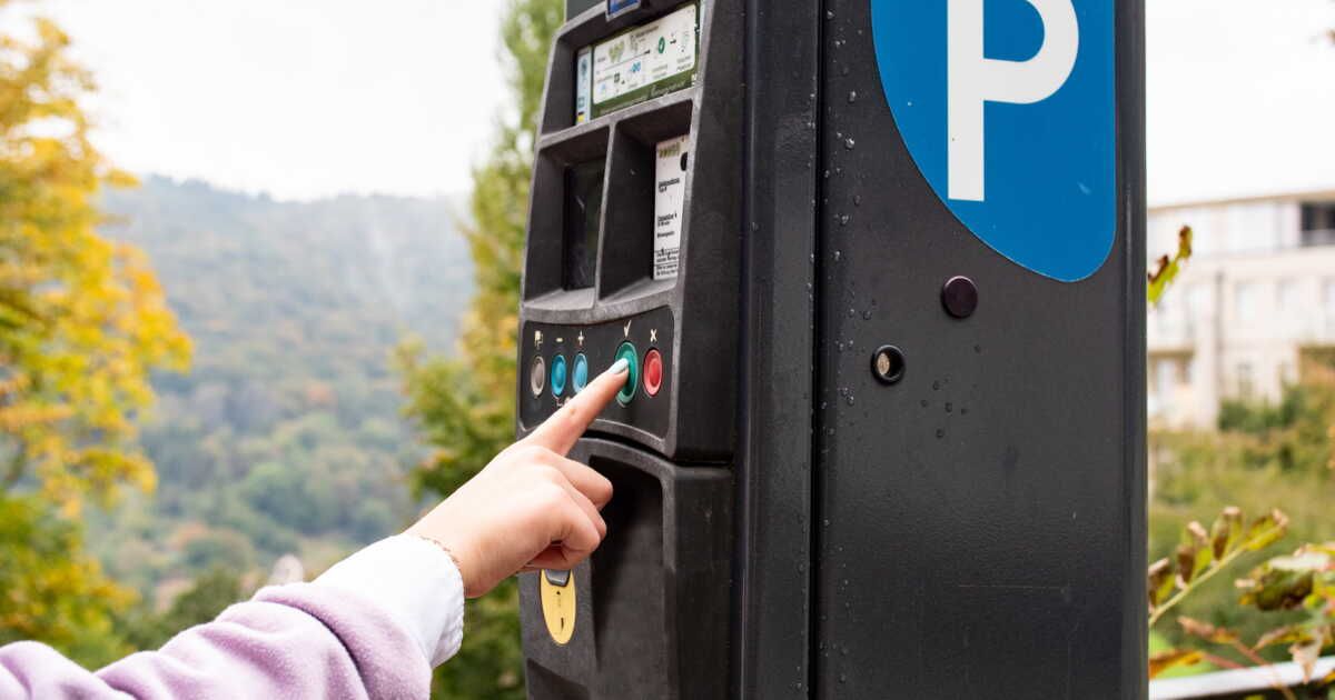 Comment contester une amende de stationnement en cas d'horodateur en panne ?