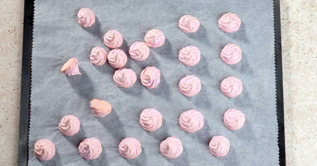 Des meringues roses : un délice visuel et gustatif