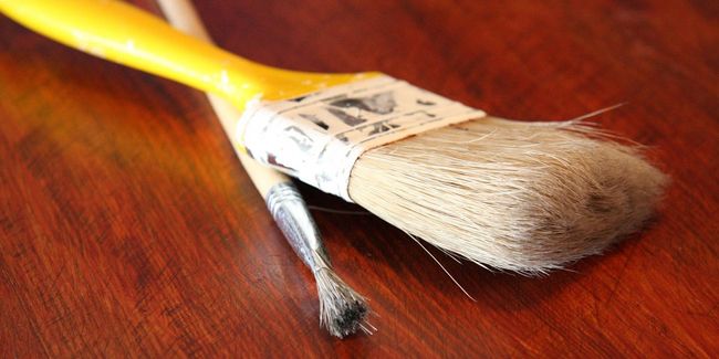 Des techniques simples pour repeindre un meuble verni efficacement