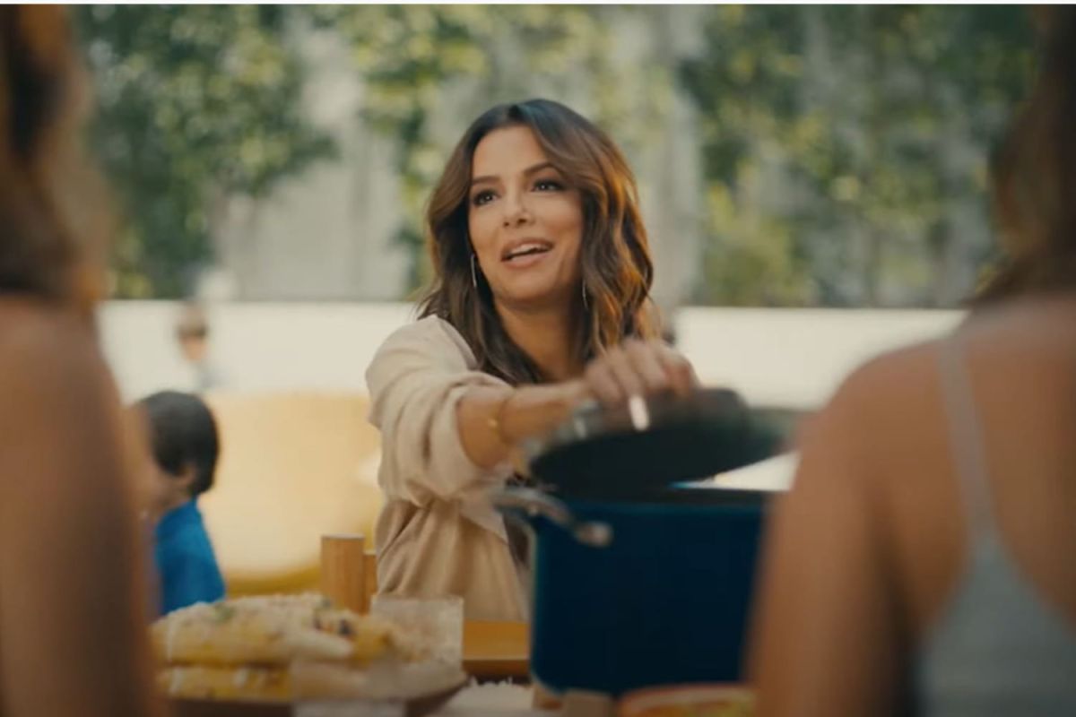 Découvrez les casseroles d'Eva Longoria : une cuisine sous le signe de la joie