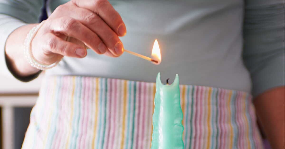 Comment créer une bougie en forme de plume ?