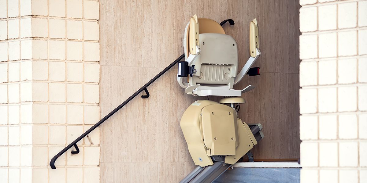 Tout savoir sur les monte-escaliers extérieurs : caractéristiques, prix et aides disponibles