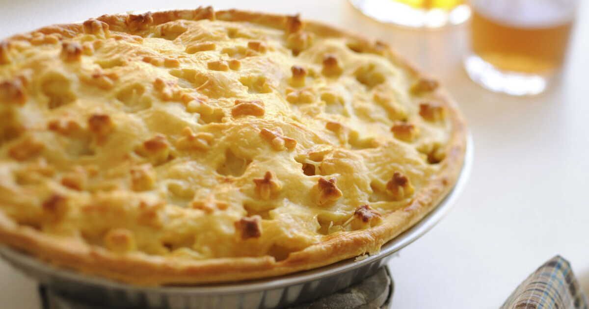 Tourte au morbier et fondue de poireaux