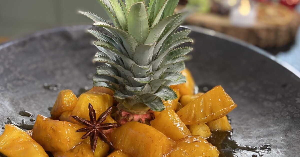 L'ananas rôti au miel et aux épices prêt en 30 minutes