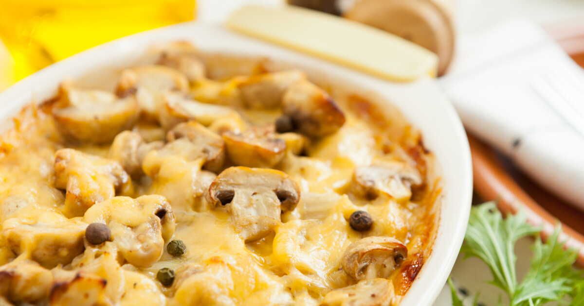 Un gratin réconfortant aux pommes de terre, champignons et gorgonzola pour vos soirées d'automne