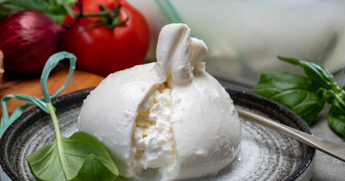 la mozzarella transformée en burrata : une recette rapide et délicieuse