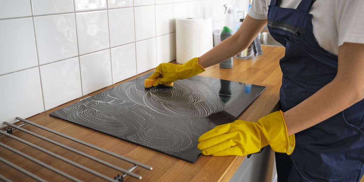 Astuces pour nettoyer votre plaque vitrocéramique sans la rayer