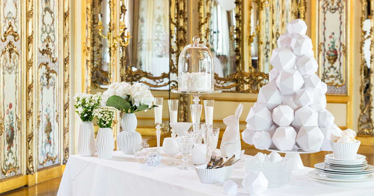 Une table de Noël en blanc pour un repas féerique