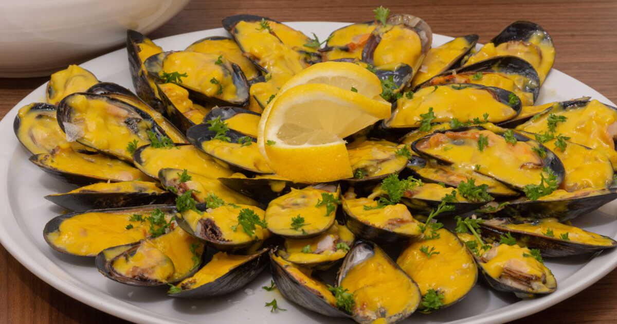 À la découverte de la mouclade, trésor culinaire des Charentes