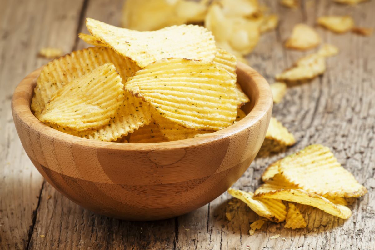 Vous pensiez bien faire en choisissant les chips au four ? Une experte va vous faire changer d’avis