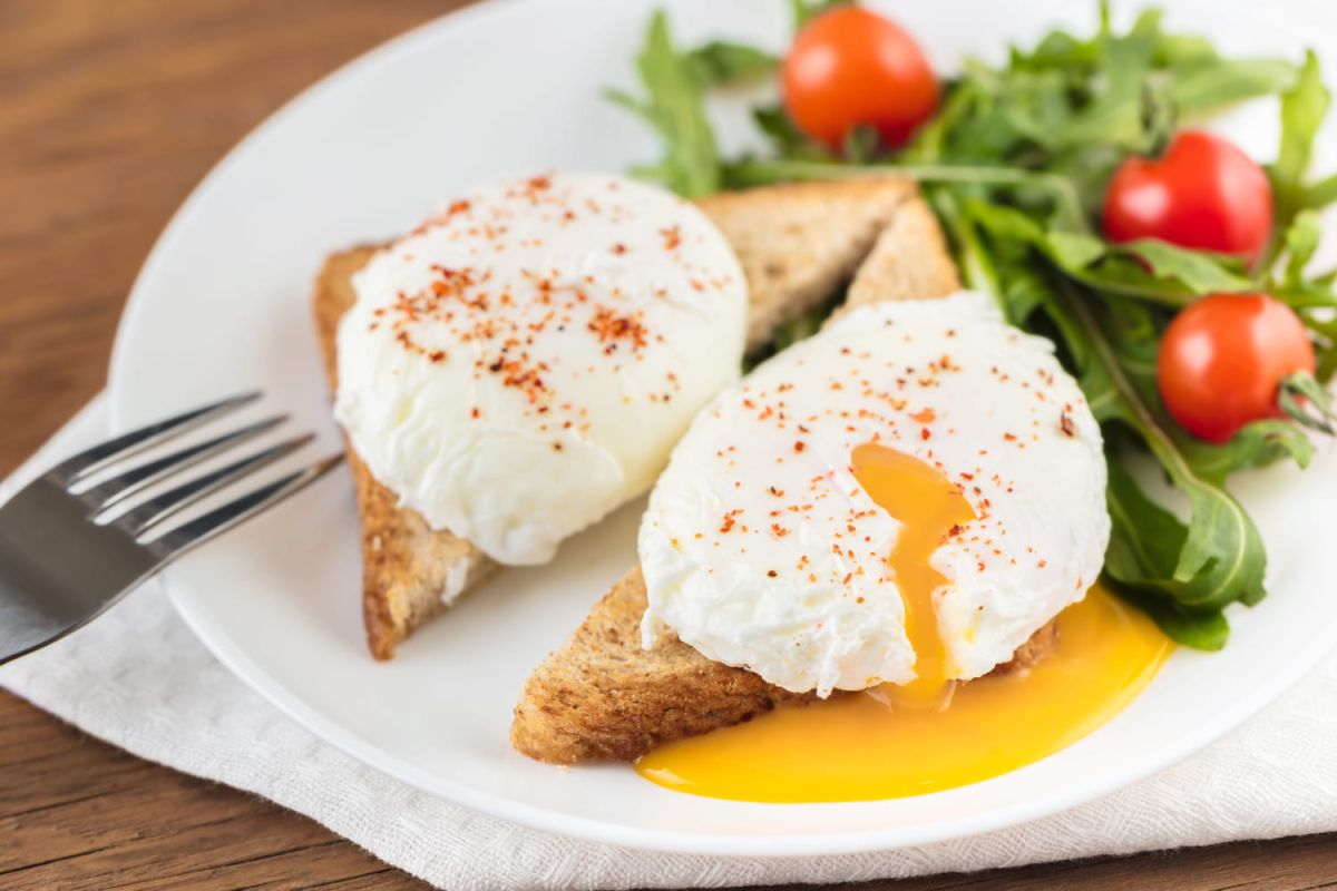 Le secret des chefs pour réussir des œufs pochés à la perfection