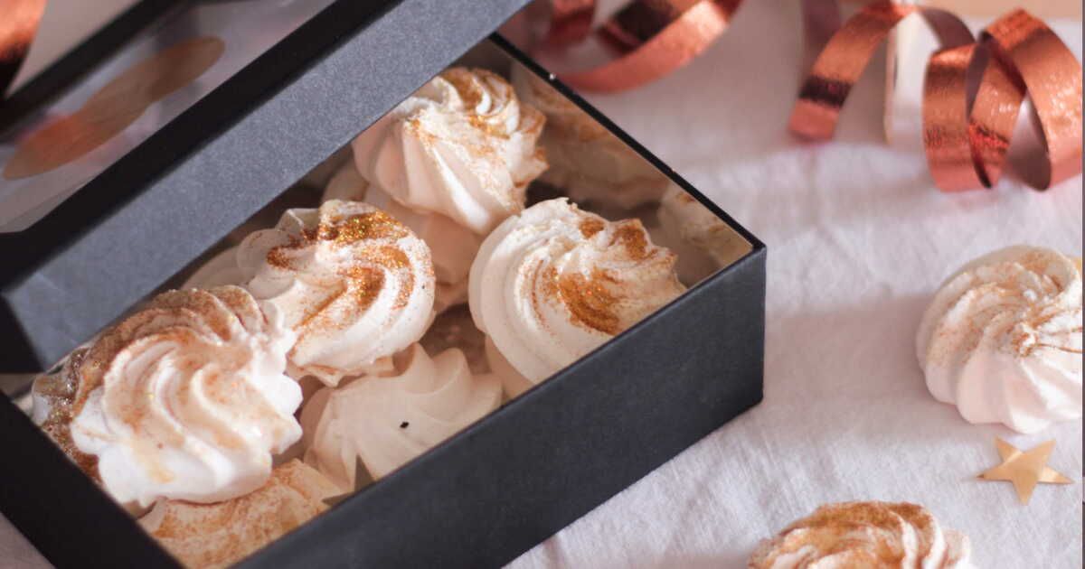 Des meringues dorées pour un Noël enchanteur