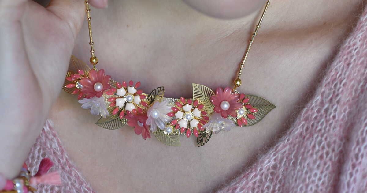 DIY : un collier fleurs de corail
