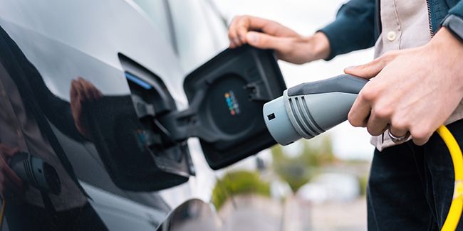 Tout savoir sur les prises renforcées pour voitures électriques : avantages et coûts