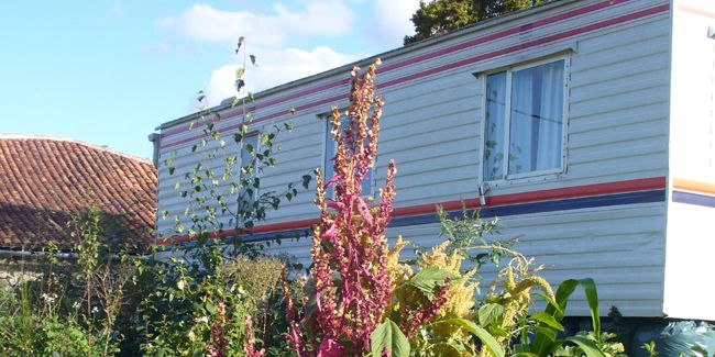 Installer un mobil-home dans son jardin : ce que la loi autorise