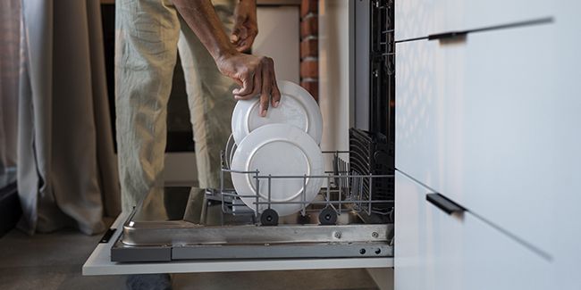 Entretenir son lave-vaisselle : 10 conseils pour une durabilité prolongée
