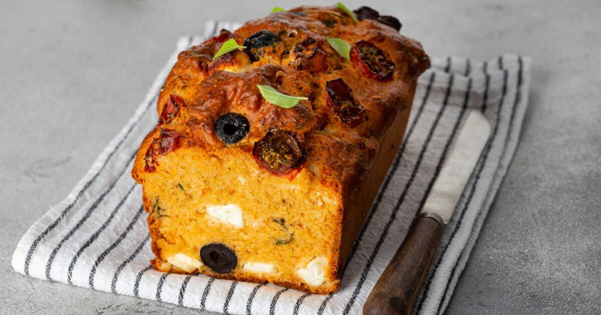 Un été gourmand : découvrez nos recettes de cakes salés pour un apéritif dînatoire