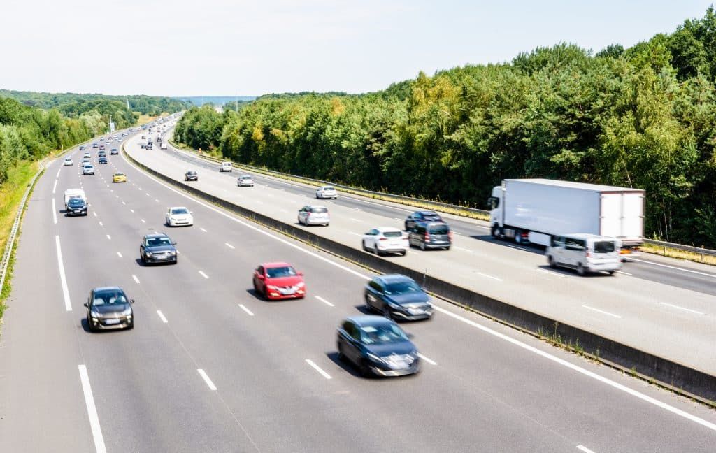 Rouler à 110 km/h : le secret d'une conduite économique sur autoroute